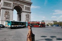 Nhờ dân mạng, cô gái đòi bạn trai bao đi châu Âu mới cưới được thỏa mong ước