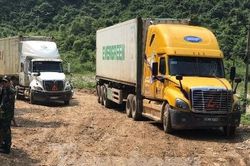 Cao Bằng: Xe kéo nhau, đứt dây xích, tài xế container tử vong