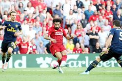 Salah lập cú đúp, Liverpool đè bẹp Arsenal