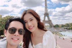 Vợ chồng Dương Khắc Linh, Sara Lưu bí mật sang Thụy Sĩ mừng sinh nhật cho mẹ