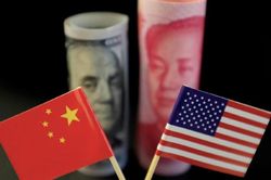 TT Trump giận giữ tăng thuế với hàng TQ lên 30%