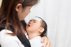 Lưu ý khi dùng thuốc hạ sốt cho trẻ để tránh nguy hiểm