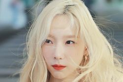 Lúc livestream, Taeyeon lộ mái tóc trông như rơm vì tẩy quá nhiều lần