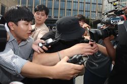Cảnh sát điều tra video người đàn ông Hàn đánh phụ nữ Nhật giữa Seoul