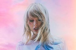 'Lover' của Taylor Swift có tuần lễ bán hàng hoành tráng nhất năm chỉ một ngày sau khi phát hành