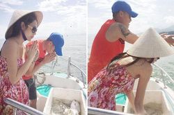 Thủy Tiên đáp trả đanh thép khi thả cá phóng sinh bị mỉa mai 'diễn cho ai xem'