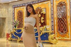 Mang thai 6 tháng, Phương Mai 'gây sốc' khi vẫn đi giày cao chót vót