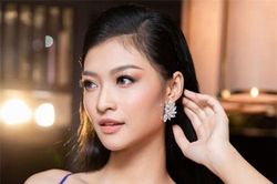 Á hậu Kiều Loan diện váy xẻ cao khoe chân dài miên man