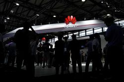 Huawei: 'Thiệt hại do lệnh cấm vận của Mỹ không lớn như tính toán ban đầu'