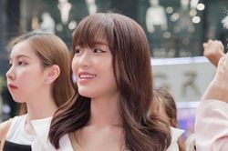 Han Sara lẻ bóng dự sự kiện, khoe nhan sắc rạng rỡ hậu công khai tình cảm với Tùng Maru