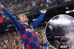 Messi và Suarez cười rạng rỡ trước màn ăn mừng lạ mắt của Griezmann