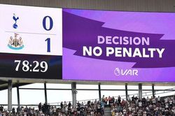 TRANH CÃI: Tottenham thua đau Newcastle vì VAR, Pochettino ngậm trái đắng