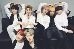 'Học lỏm' Top 10 câu tỏ tình cực hay từ những ca khúc này của BTS