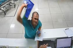 Người đàn ông say rượu lao vào đánh điều dưỡng, đập phá bệnh viện