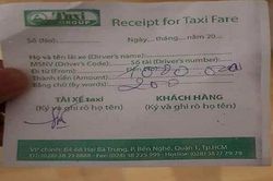 Tài xế bị tố 'chặt chém' mang 1,2 triệu trả lại cho khách Ấn Độ