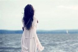 Lần đầu dẫn người yêu về ra mắt, vừa thấy anh ấy, chị gái tôi đang yếu ớt ngồi tựa vào ghế bỗng giận dữ la hét rồi đuổi anh ấy ra khỏi nhà