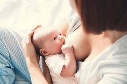 Hai bệnh viện được trao danh hiệu thực hành nuôi con bằng sữa mẹ xuất sắc