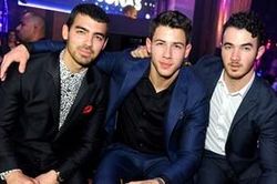 Khán giả Toronto tức giận khi bị đuổi về vô cớ tại show diễn của Jonas Brothers