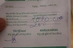 Tài xế taxi 'chặt chém' du khách 1,2 triệu đồng cho chuyến xe 8km từ sân bay về trung tâm Sài Gòn đã đến xin lỗi và trả lại tiền