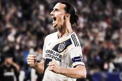 Ibrahimovic rê bóng qua thủ môn để ghi bàn