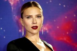 'Black Widow' Scarlett Johansson: Siêu người hùng và... siêu kiếm tiền