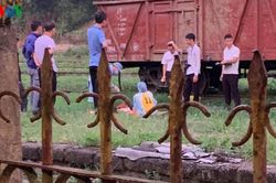 Bò qua đường sắt lúc say xỉn, người đàn ông bị tàu hỏa đâm tử vong