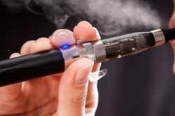 Ghi nhận trường hợp đầu tiên tử vong do hút thuốc lá điện tử