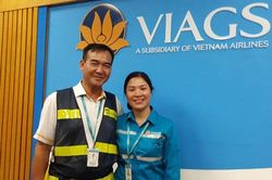 Nhân viên VIAGS kịp thời trả lại hành khách tài sản thất lạc trị giá gần 1 tỷ đồng