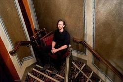 Trong khi Taylor Swift phơi phới bên tình mới, Tom Hiddleston ủ ê, mệt mỏi và lạnh lẽo