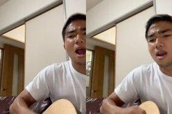 'Messi Thái' gây sốt khi khoe giọng hát cùng khả năng đánh guitar cực đỉnh