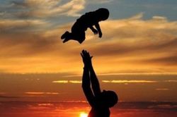 Sốc vì không phải con đẻ nhưng ba vẫn thương như con ruột