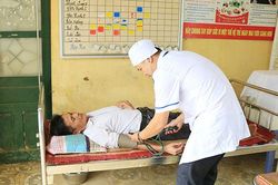 Hết lòng chăm sóc sức khỏe ban đầu cho người dân