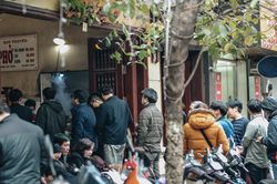'Miếng ăn là miếng nhục'