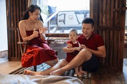 Nữ giáo viên 9X xinh xắn 3 năm sinh hai bé chia sẻ bí quyết nuôi con nhàn tênh