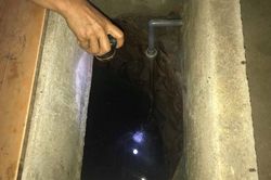 Nghi hàng xóm trộm tiền, cụ bà đổ thuốc diệt cỏ xuống giếng để trả thù