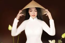 'Sao Mai' Đinh Trang 'Hát đợi anh về' theo phong cách opera cổ điển