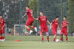 Quế Ngọc Hải nhắc nhở các đồng đội về Chanathip