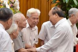 Thủ tướng gặp mặt các cựu cán bộ trực tiếp bảo vệ, phục vụ Bác Hồ