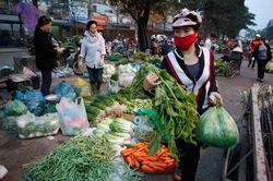 Chi tiêu chắt bóp vì... thuế