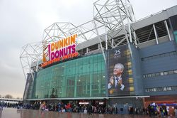 Huyền thoại khuyên M.U bán tên Old Trafford vì lý do cực hay