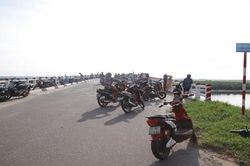 Tìm kiếm nam sinh nhảy cầu tự tử