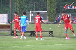 Trọng Hoàng, Văn Hậu chật vật tập bài giữ thăng bằng của thầy Park