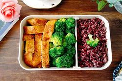 Cách làm cơm hộp ăn trưa văn phòng vừa no lại giúp giảm cân