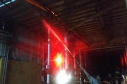 Đang cháy lớn tại công ty phích nước Rạng Đông, nguy cơ lớn cháy lan sang nhà dân