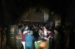 Cháy tại Công ty Rạng Đông: Người dân hoảng loạn sơ tán đồ đạc