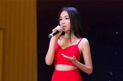 Nhan sắc với chiều cao khiêm tốn của em gái Hoàng Thùy có làm nên chuyện?