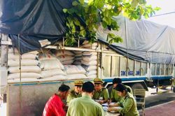Thu giữ 600 bao đường kính trắng nhập lậu