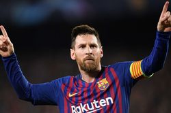 Messi thắng áp đảo Ronaldo, Van Dijk theo bình chọn của CĐV