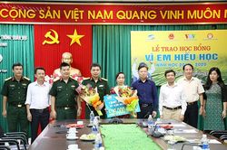 Trao tặng 520 suất học bổng cho học sinh nghèo Quảng Bình