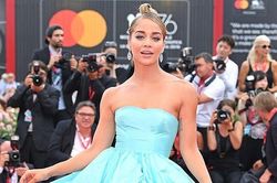 Mãn nhãn những bộ cánh đẹp nhất thảm đỏ Liên hoan phim Venice 2019